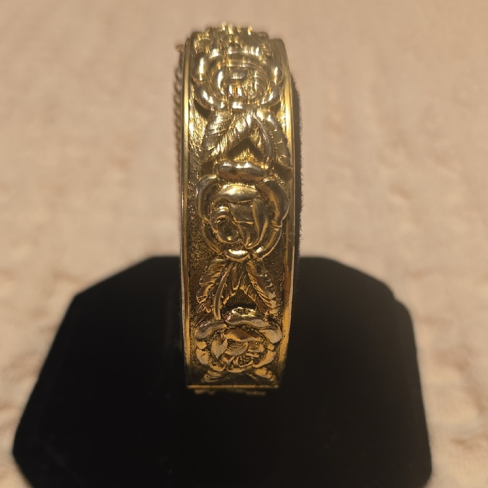Elegant Gold Floral Bangle